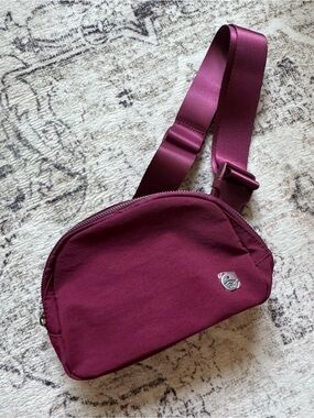 Halara NWOT Burgundy Crossbody Belt Bag
